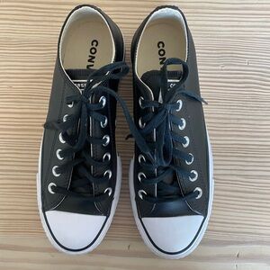Chuck Taylor all star leather platform. Women size 7